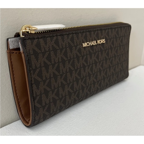 New Michael Kors Jet Set Travel Large Logo Quarter-Zip wallet Brown - Picture 2 of 6